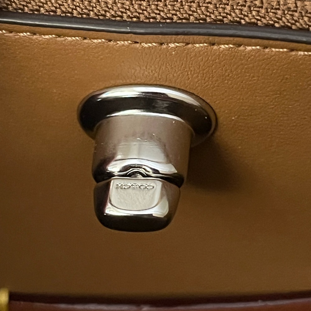 NWT Willow 24 Crocodile-Effect Leather Tote in Ivory - Picture 8 of 12